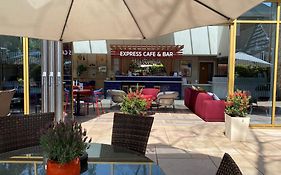 Holiday Inn Express Windsor By Ihg